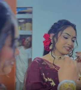 সেই ছোট থেকে এই রংয়ের জামদানি পরার খুব শখ ছিল কিন্তু সেই পারফেক্ট কালার টা খুঁজেই পাচ্ছিলাম না অবশেষে পেলাম কেমন লাগছে
