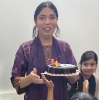 আমার বাড়ির লোকও এভাবে ওয়েলকাম বিডি লিখে কেক নিয়ে আসেনি😔
