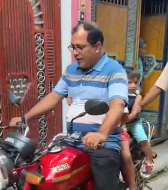 দাদুদের ভালোই ডিউটি হয়েছে😁