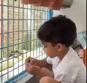 একজন ঘরে থাকবে আর একজন বাহিরে 🤦‍♀️